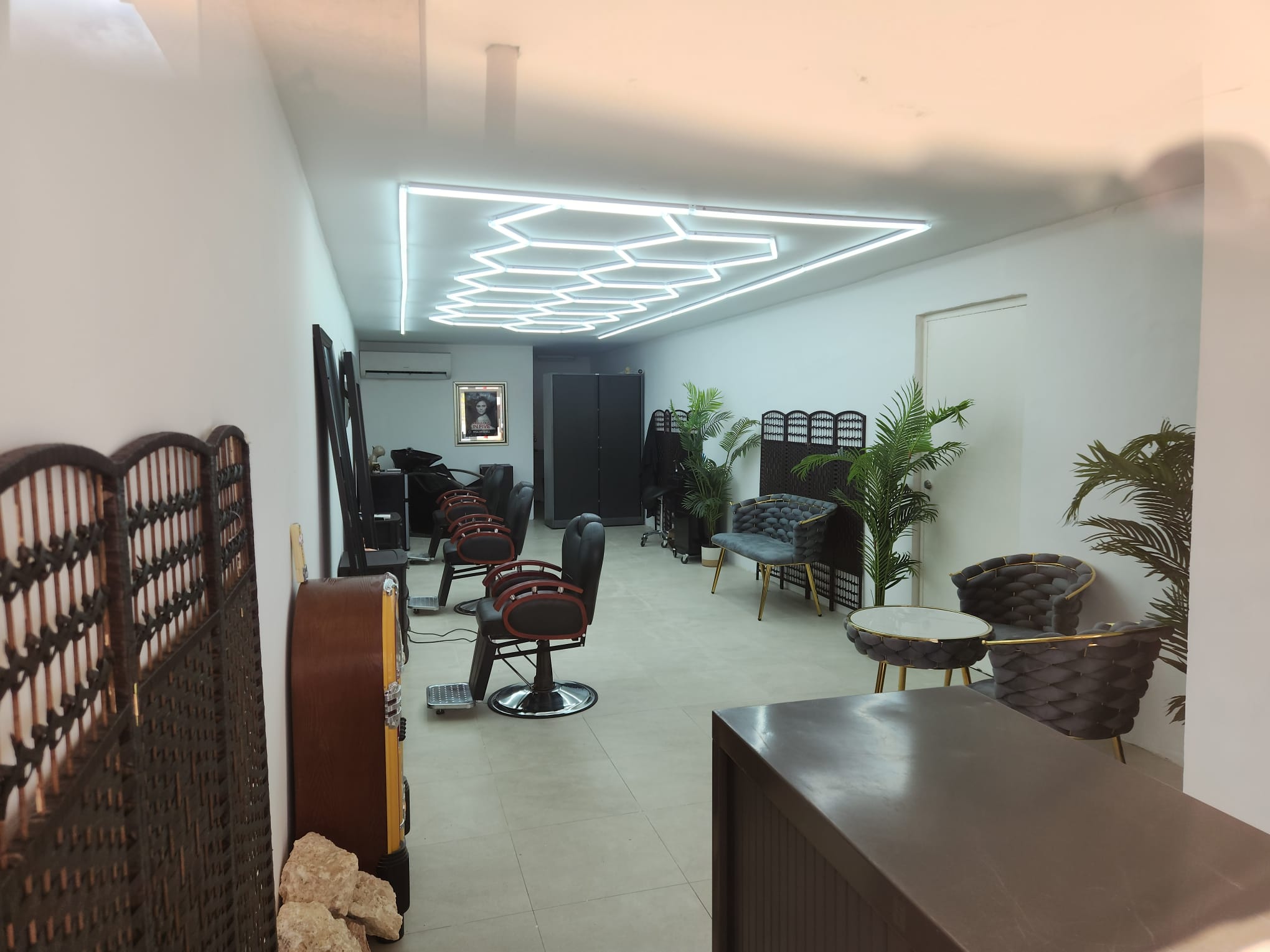 PWHoofdstraat Kapsalon in Mumba, Curaçao